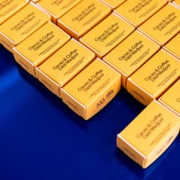 Chocolate, coffee and pistachio dates - Kaicao & Hola Coffee - thumbnail 1